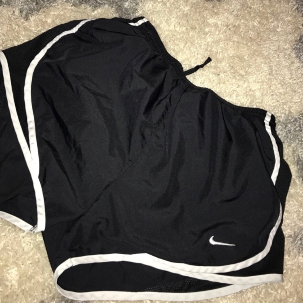 woman’s nike shorts